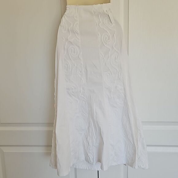 Caramely Vintage Cotton Midi Skirt With Raised Swirl White 7/8 - Picture 4 of 16